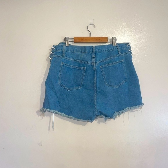 SHEIN Ripped Jean Shorts - Picture 2 of 5